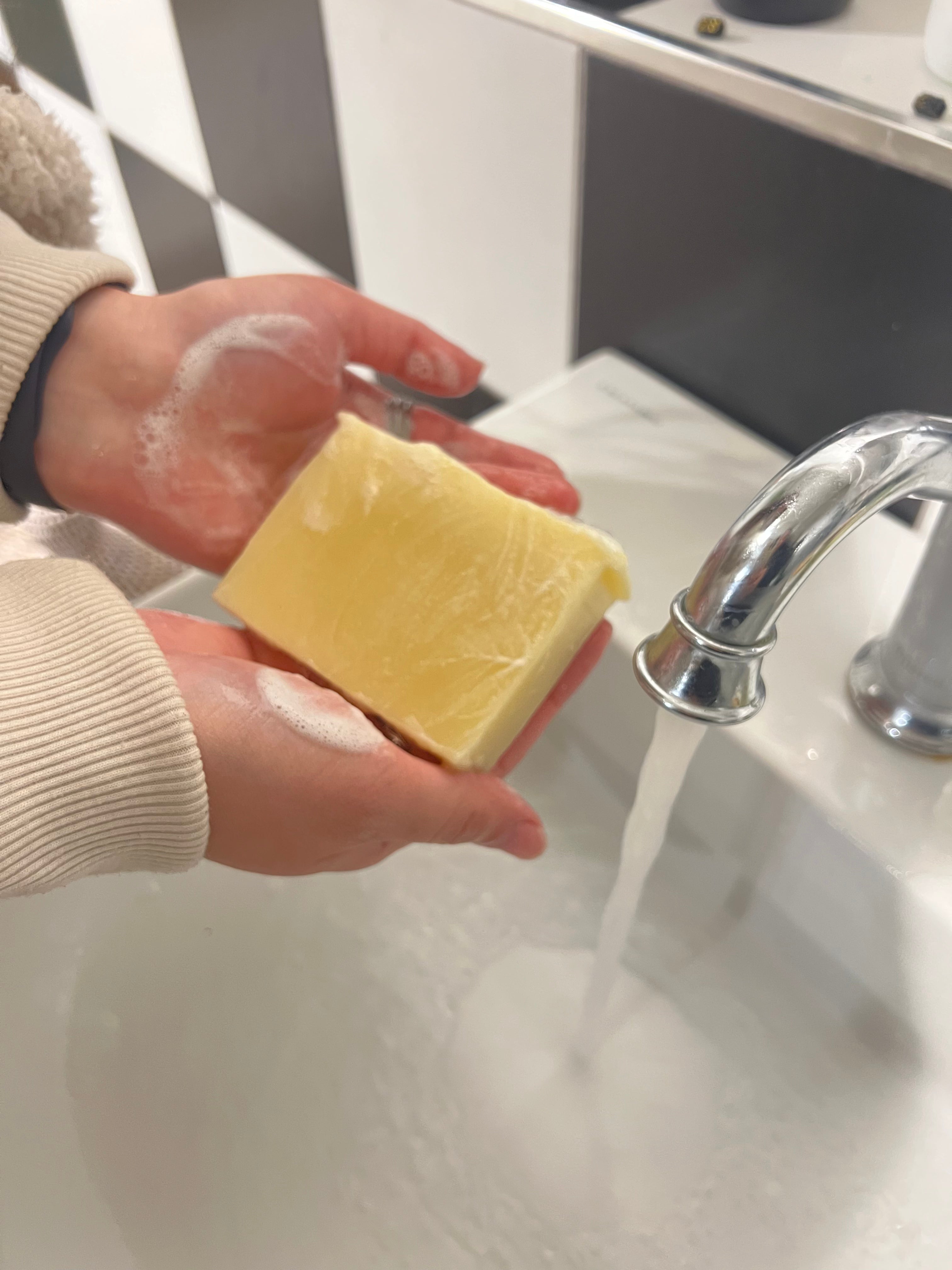 Brightening Bar with Vitamin C & Asian Pearl Barley